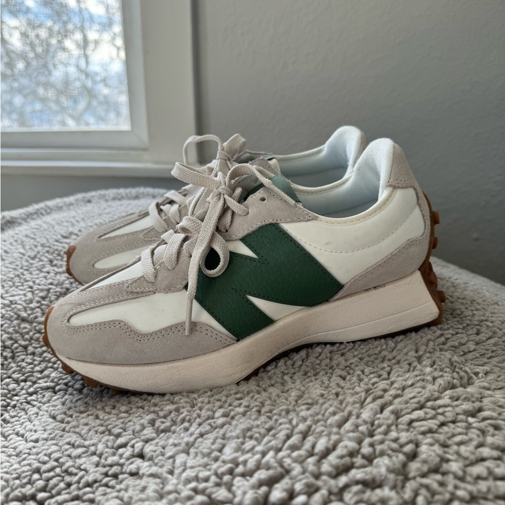 New Balance 327 - Women’s Size 7- White / Nori / Gum